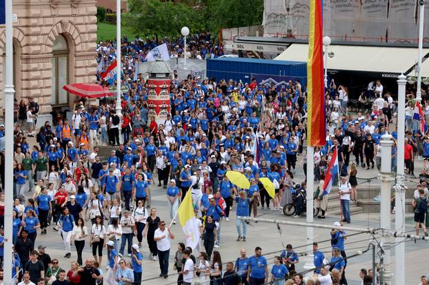 Zagreb: Dolazak hodočasnika Antunovskog hoda na Trg bana Josipa Jelačića