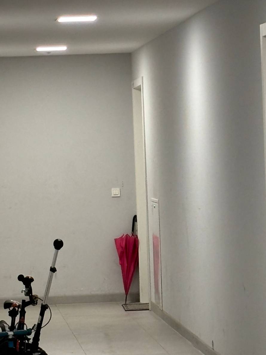 Leon Lučić propucao čovjeka u Zagrebu. U ovom stanu se skrivao. Ispred je rozi kišobran