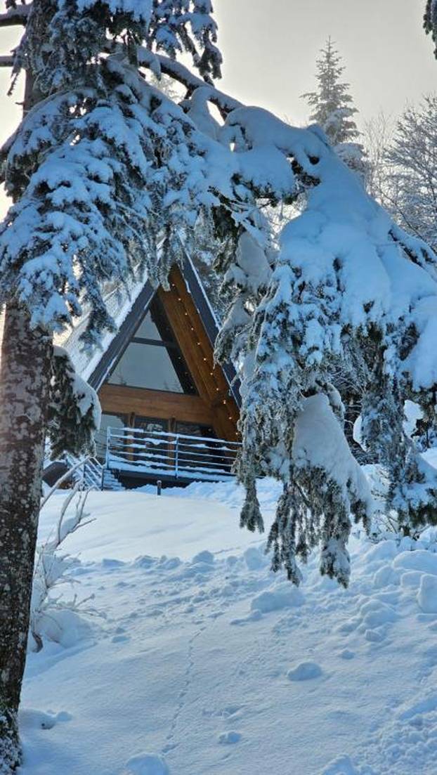 FOTO Gorska bajka u Hrvatskoj: Možete li zamisliti bolje mjesto za zimski bijeg od ljudi i stresa?