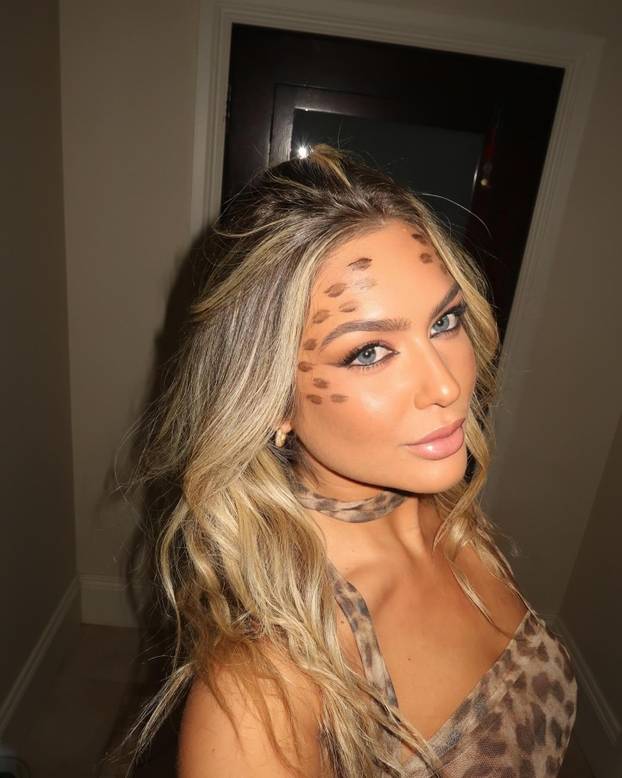 FOTO Unuka legende kriketa izazvala pomamu bez grudnjaka