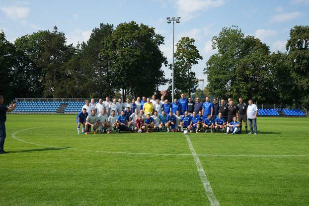 FOTO Legende Dinama ponovno u kopačkama: Boban, Zajec, Marić... zaigrali na izborni dan!