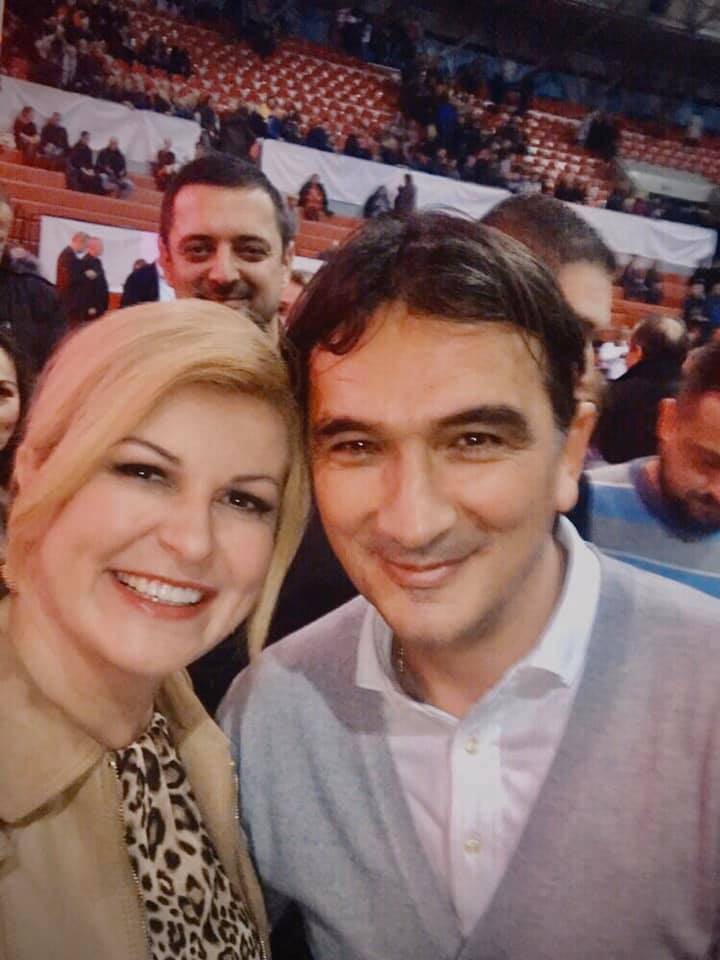 Opuštena Kolinda na koncert stigla u kožnjaku i 'leopardu'