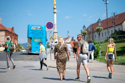 FOTO Zagreb pun turista, ne smetaju im ni paklene vrućine