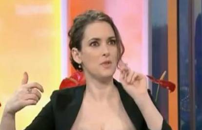 Glumica Winona Ryder jedva je disala u preuskoj crnoj haljinici