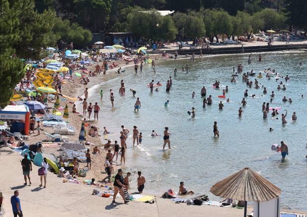 Vodi?ke plaže prepune kupa?a