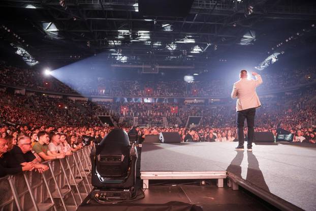 Zagreb: U Areni Zagreb održan koncert "Progledaj srcem"