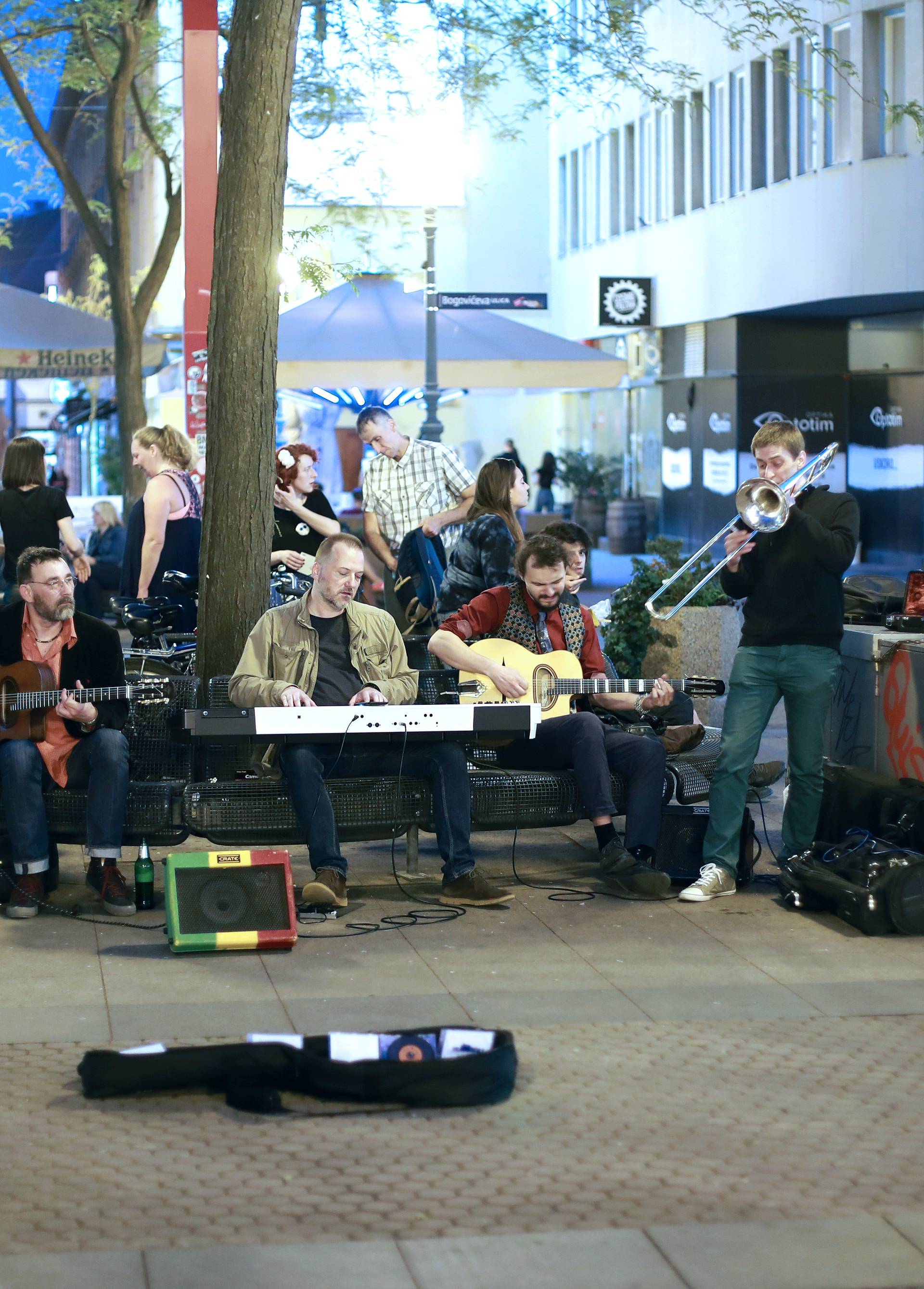 Gadjo Manouche gipsy swingom rasplesali Zagrepčane