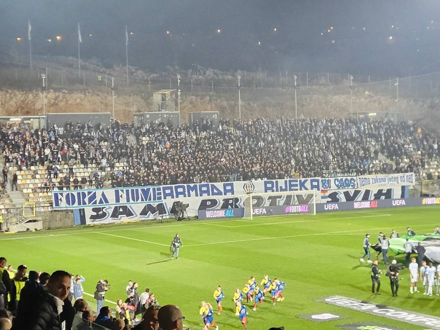 'Prvenstvo osvojimo, Europu pokorimo'. Evo transparenta Armade prije bakljade