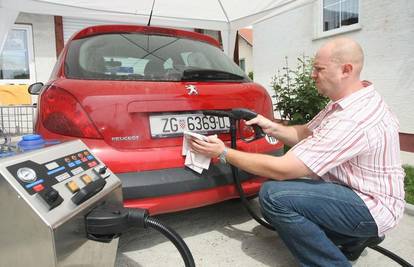 Zagreb: Litrom vode za 10 minuta operu čitavi auto