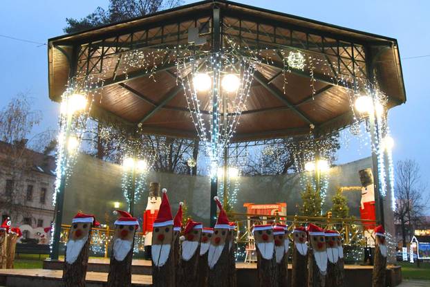 Božićni ugođaj na adventu u Slatini