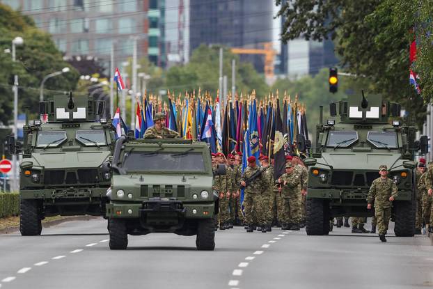 Zagreb: Generalna proba svečanog vojnog mimohoda