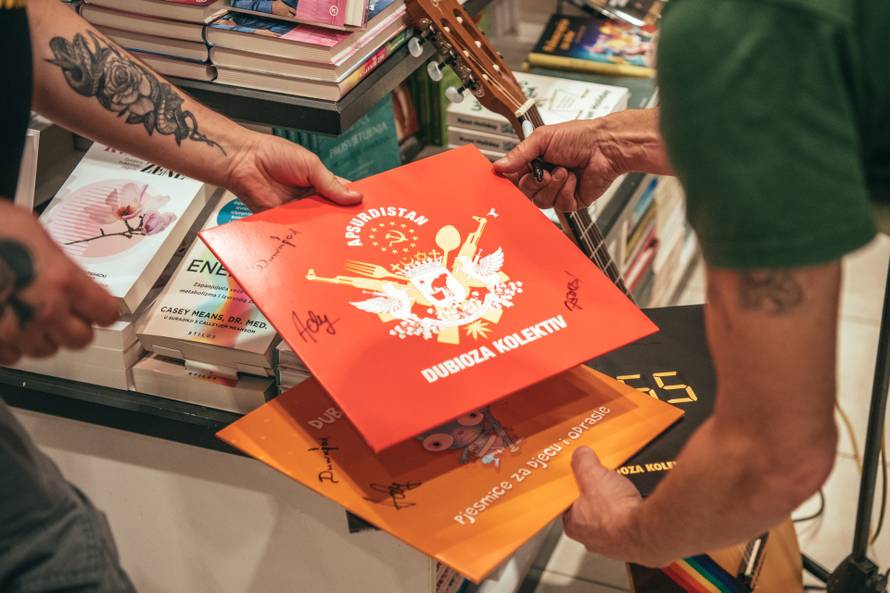 Papirnati stage Dubioze: Brano Jakubović predstavio knjigu...