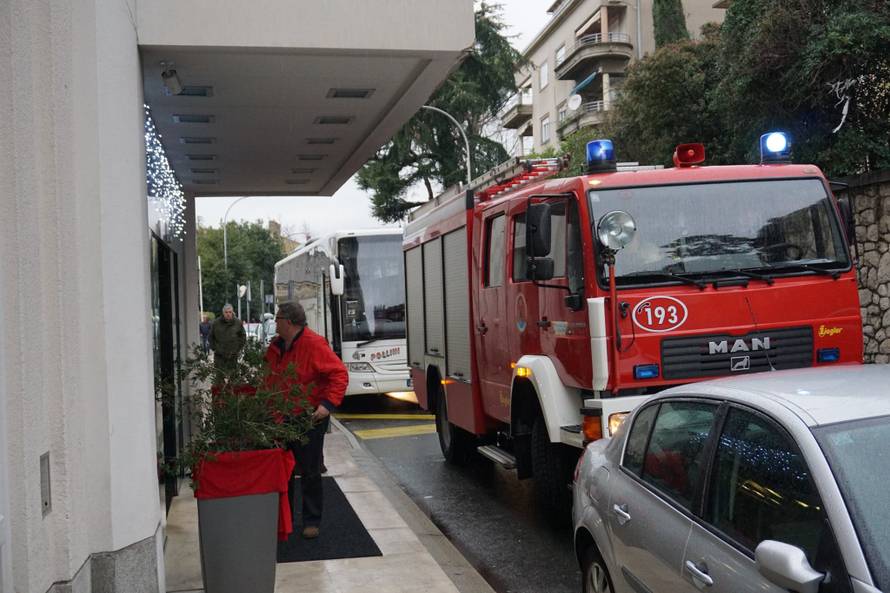 Tragično novogodišnje kupanje: Dva kupača utopila se u Rijeci