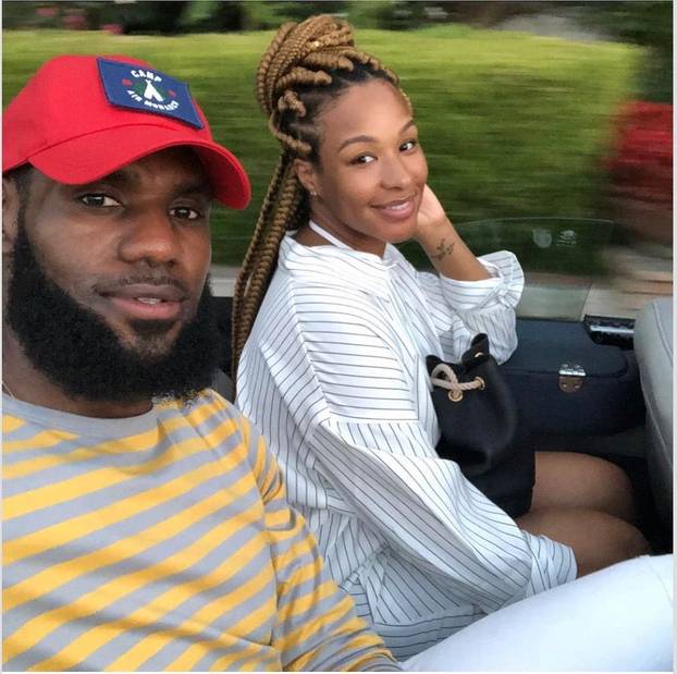 Što je ovo? Gospođa LeBron voli krpice koje više toga otkrivaju