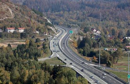 HAK: Vozilo naletjelo na divljač na A6, prometna nesreća na A3