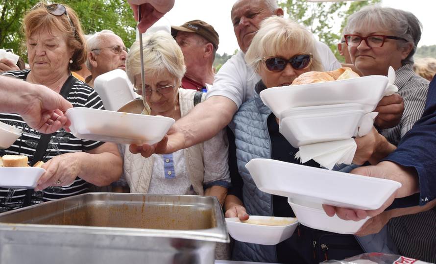 Jednokratna plastika: Grah je besplatan, tri tone otpada nisu