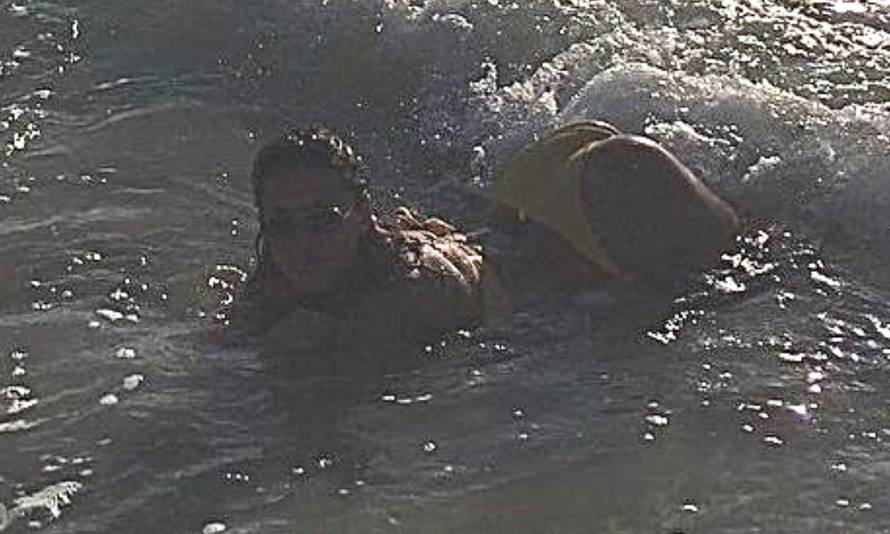 Mila Horvat u tangama na plaži