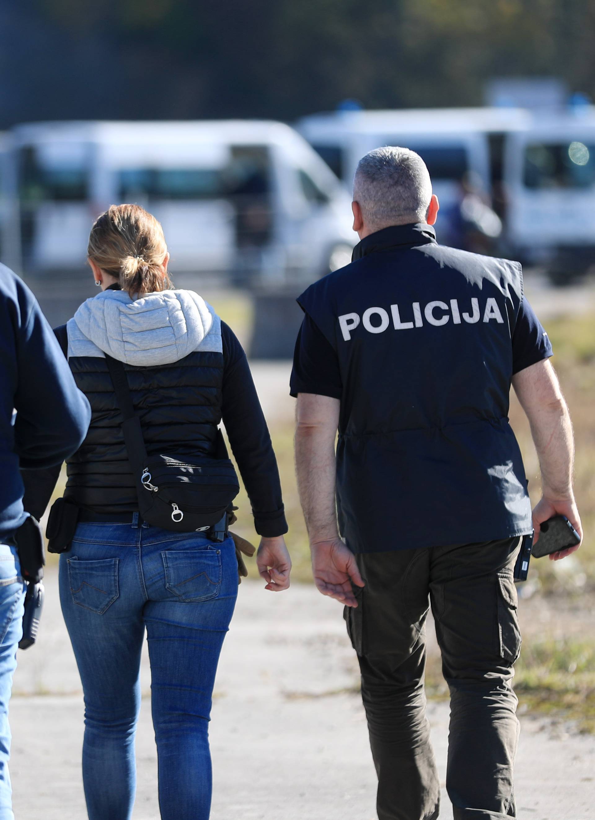 Policija maknula migrante kraj granice: Nekoliko je ozlijeđeno