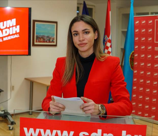 FOTO Ovo je djevojka koju ljubi Igor Kojić: Bila je na izboru za miss, pa je ušla u SDP...