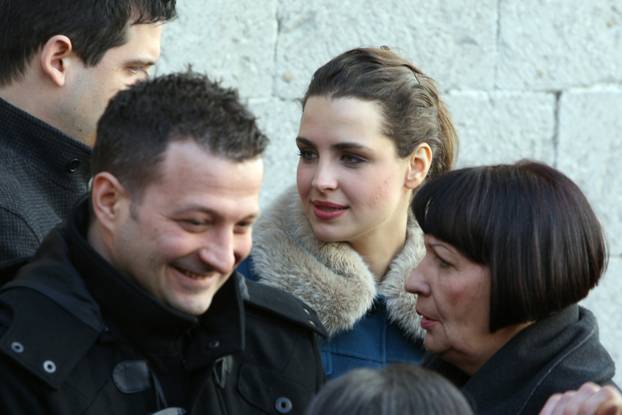 ARHIVA - 2013. Ku?ine: Vjen?anje Roberta Kurbaše i Kristine Matkovi?