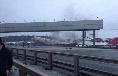 Avion pao na autocestu pored Moskve, poginulo četvero ljudi