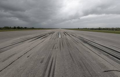 U Zadar prisilno sletio putnički avion sa 144 ljudi! Pilot prijavio problem  sa prednjim trapom...