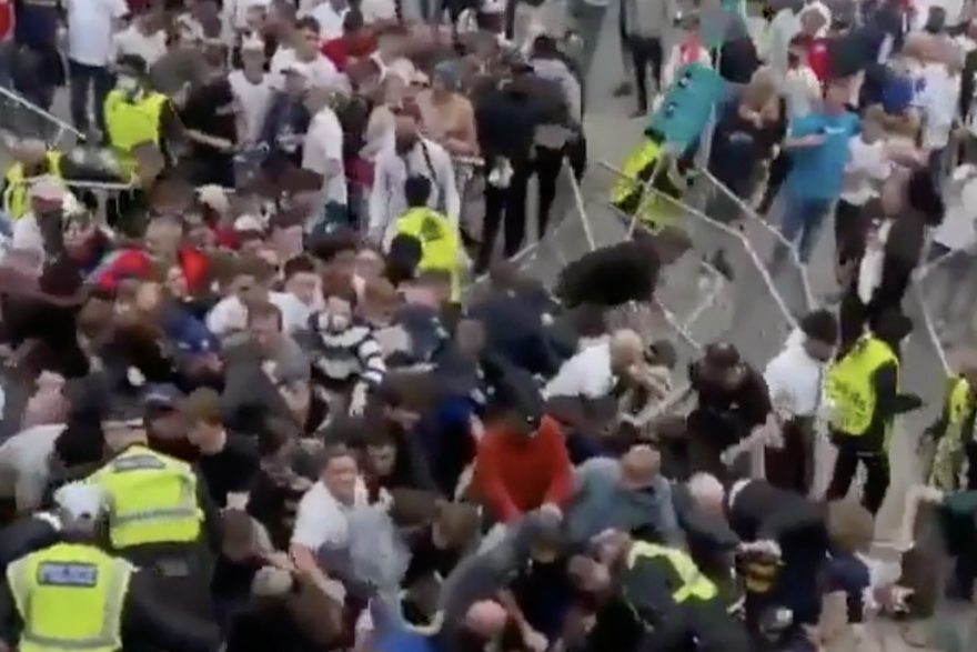 Nasilni engleski navijači napravili kaos u Londonu nakon poraza u finalu