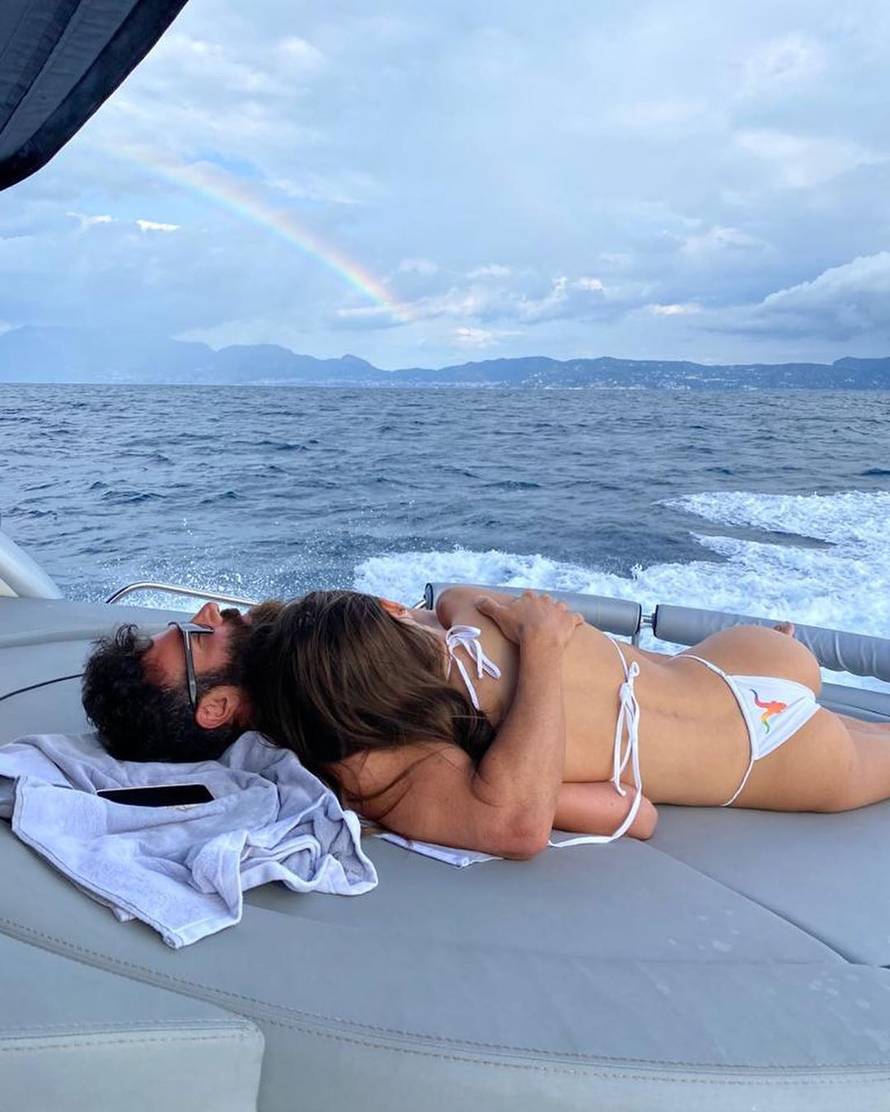 Brodolom milijunaša: Snimao je potopljenu jahtu, 'tješi' ga cura