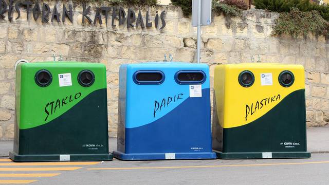 Zagreb: U centru grada postavljeni kontejneri za razvrstavanje otpada