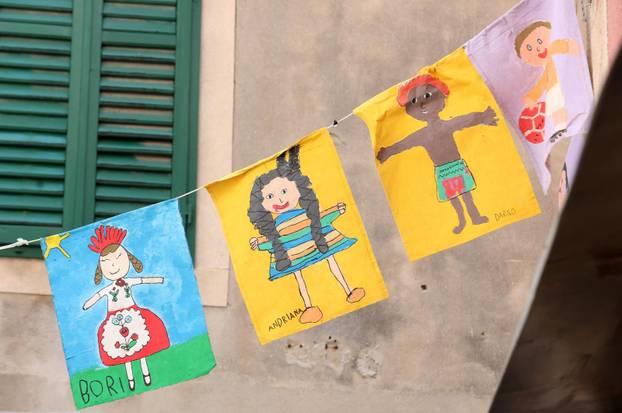 Šibenik: Šarene zastavice najavljuju po?etak 65. Me?unarodnog dje?jeg festivala