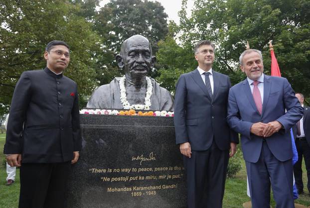 Zagreb: SveÄano otkrivanja biste Mahatme Gandhija u povodu 150. obljetnice roÄenja