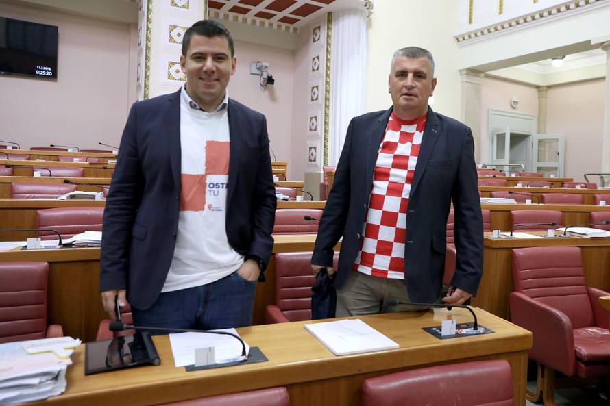 Zagreb: NavijaÄka strana saborskih zastupnika