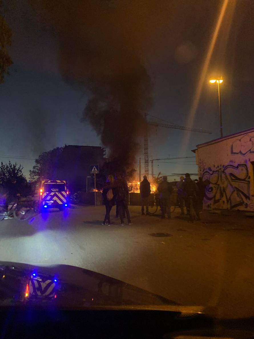 Požar na Trešnjevci: 'Izgorjele su barake, a vatru smo ugasili'