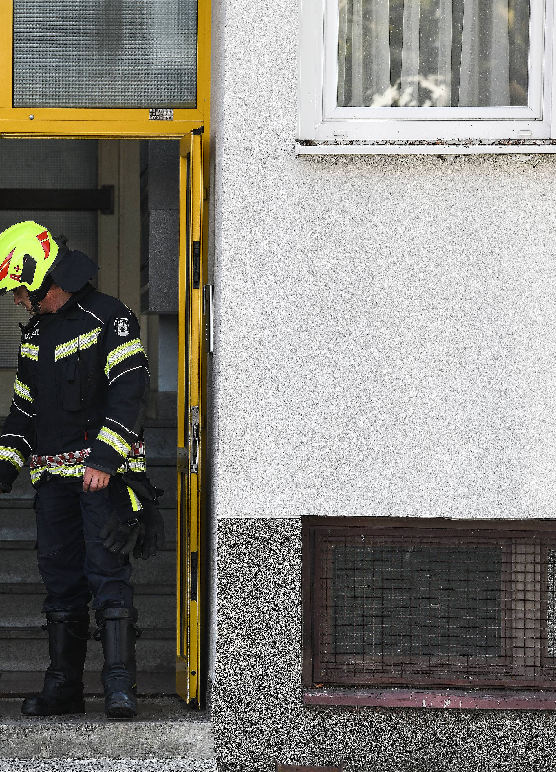 Gorio 6. kat zgrade u Dubravi: Žena umrla, ugušila se dimom
