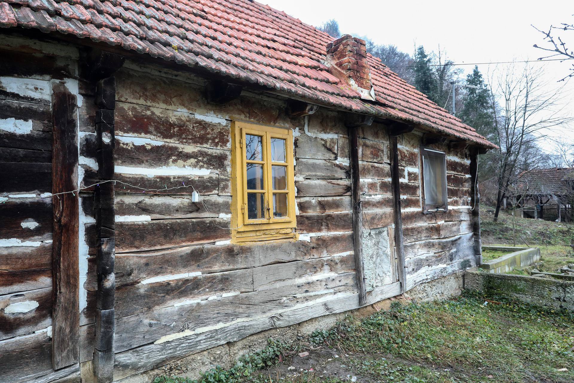 Zlatar: Obitelj Bolsec ima tri kćeri i žive u trošnoj drvenoj kući