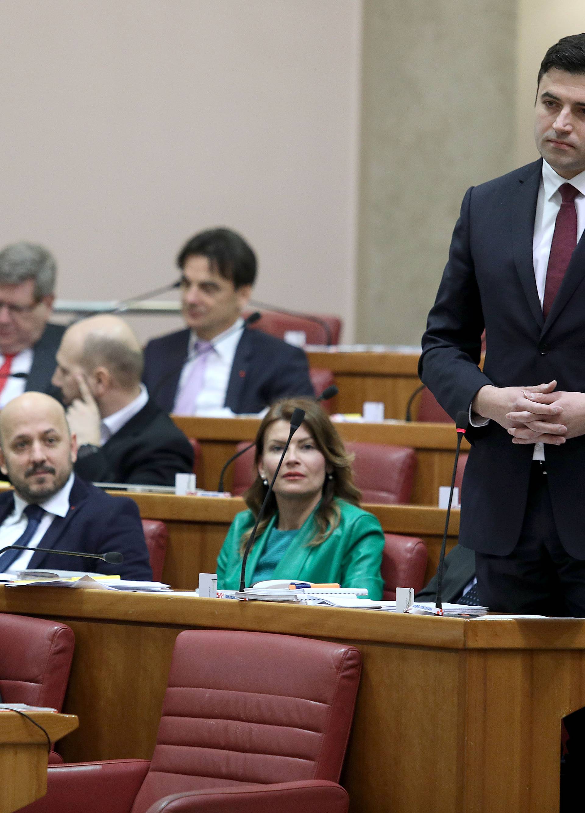 Plenkovića u Saboru pitali hoće li smanjiti PDV. Odgovorio - Da