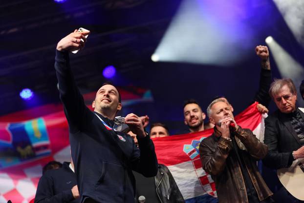 Zagreb: Marko Perković Thompson nastupio na svečanom dočeku hrvatske rukometne reprezentacije