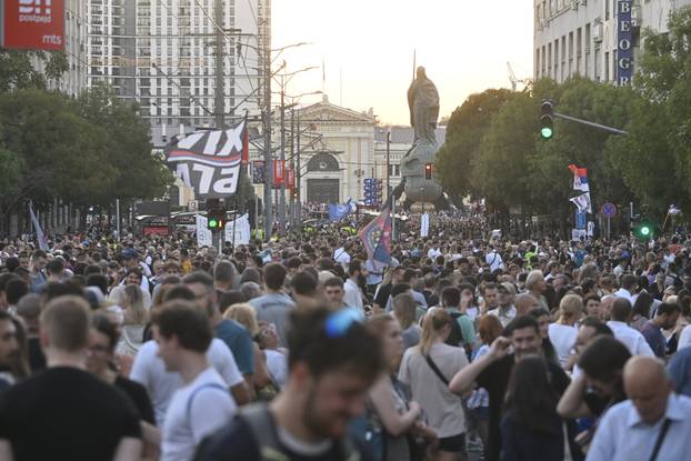 Beograd: Komemorativna &scaron;etnja povodom 10 mjeseci od pada nadstre&scaron;nice na &zcaron;eljezni&ccaron;koj stanici u Novom Sadu
