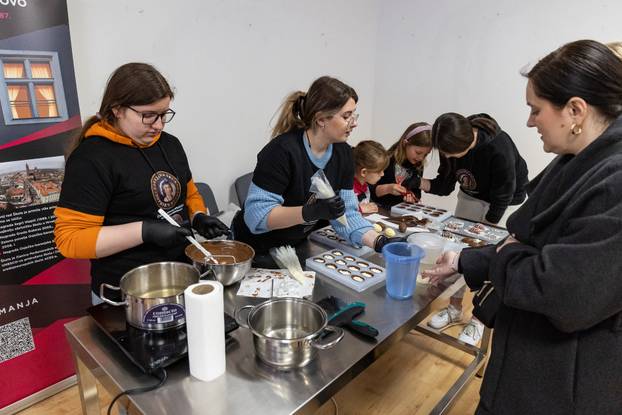 Đakovo: Radionica ukrašavanja uskrsnih jaja voskom u kući Reichsman