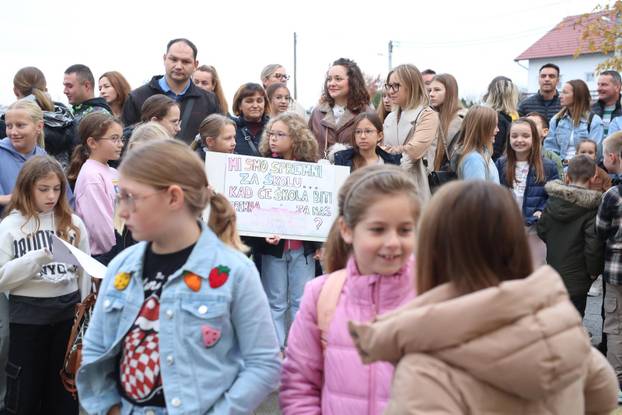 Zagreb: Roditelji OŠ Dragonožec organizirali novi mirni prosvjed