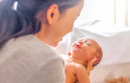 Dugotrajno štucanje pomaže bebi naučiti kontrolirati disanje