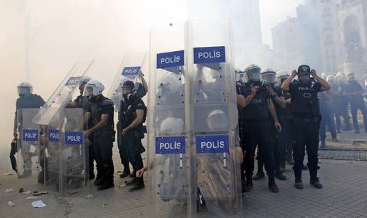 Istanbul: Novi sukobi policije i prosvjednika na Trgu Taksim