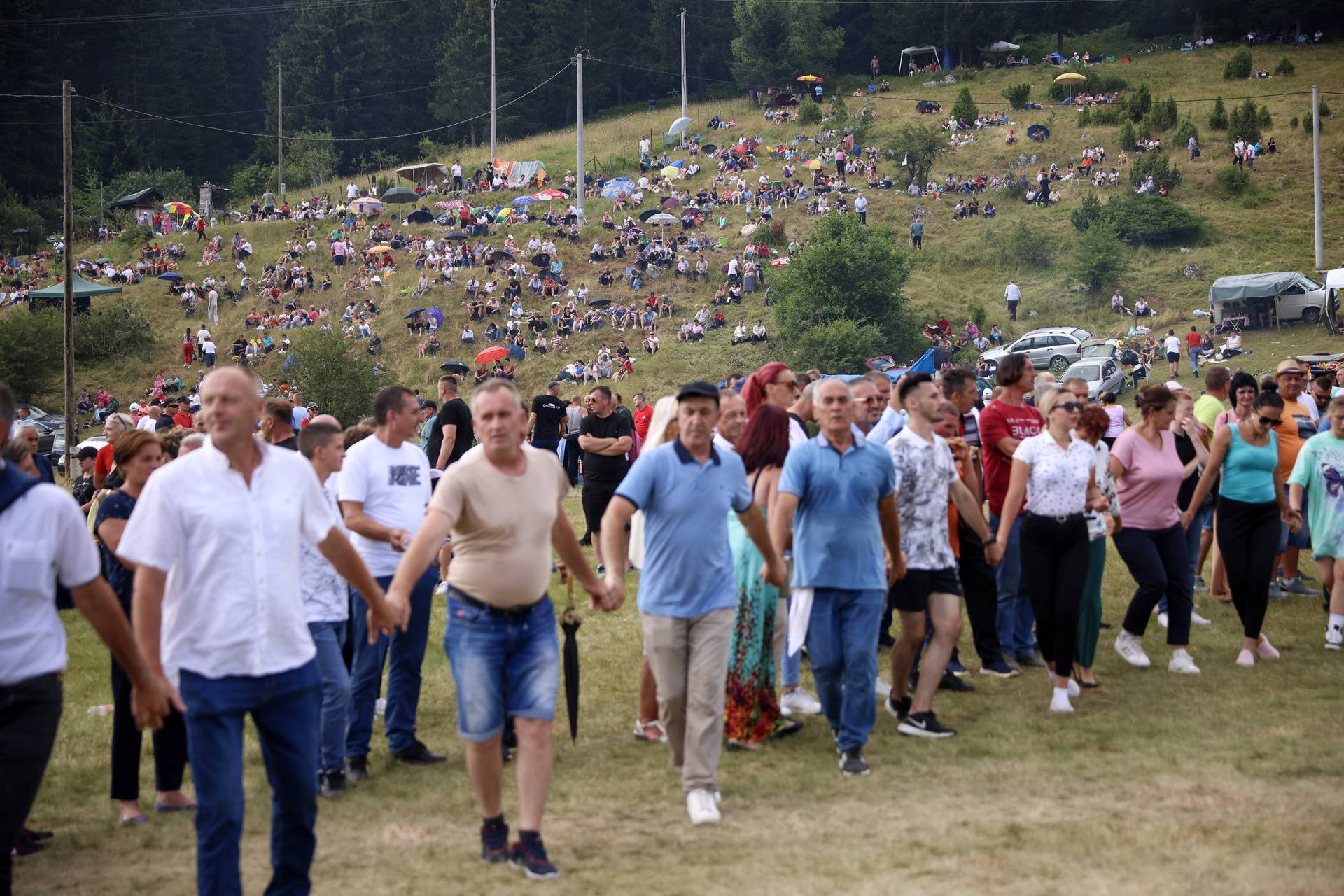 Tradicionalne borbe bikova u Čevljanovićima okupljaju tisuće gledatelja