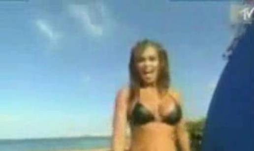 Carmen Electra u bikiniju na MTV-u i još tako seksi