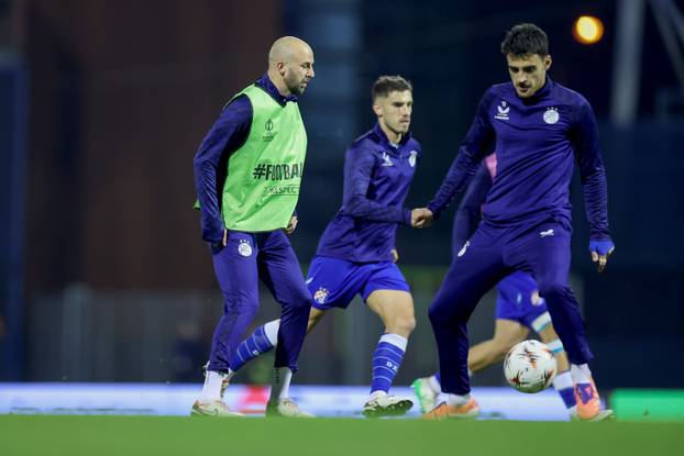 Zagreb: Zagrijavanje igrača uoči početka utakmice GNK Dinamo - Celta Vigo