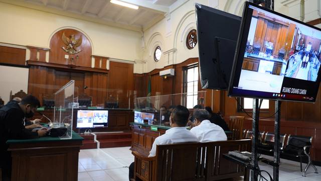 Indonesian match official jailed over deadly soccer stampede