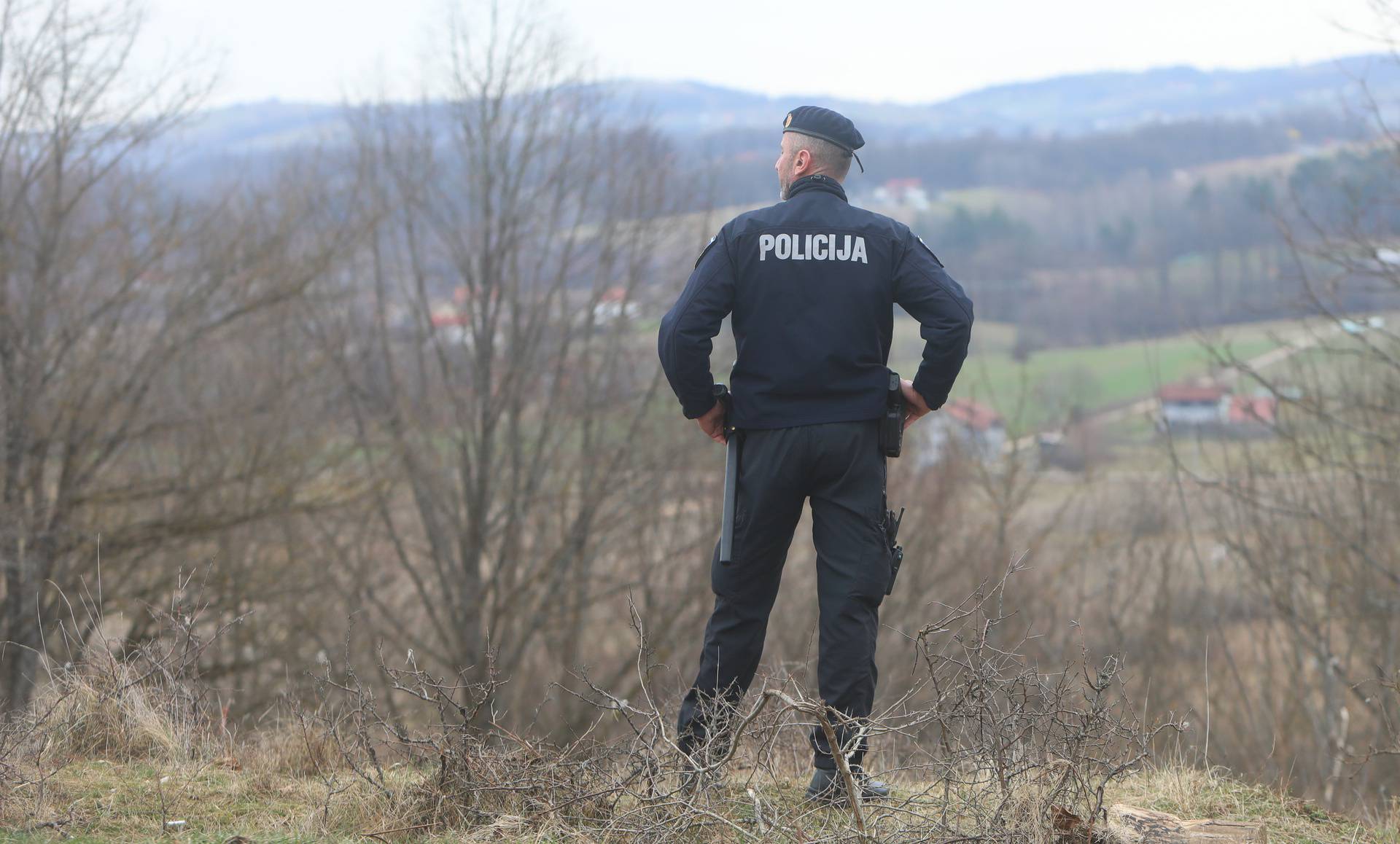 Božinović obišao policijske službenike na području PU karlovačke koji rade na zaštiti državne granice i suzbijanju nezakonitih migracija 