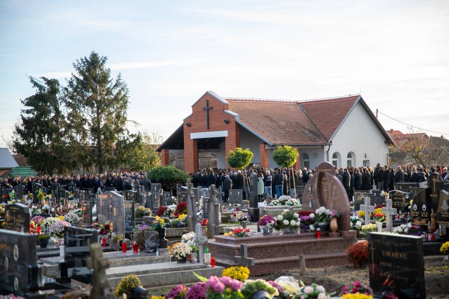 Privlaka: Pogreb Gorana Šarića, poginulog u nesreći koju je skrivio ministar Banožić