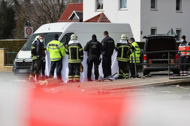 Car drives into group of people in Leipzig