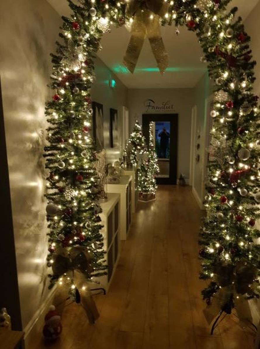 Otac je s malo ukrasa pretvorio dom u čudesnu božićnu bajku